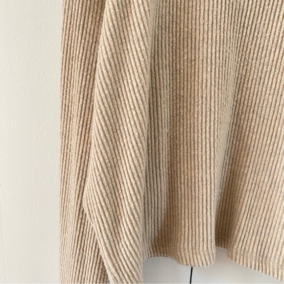 Cropped V Neck Sweater - Picture 3 of 5